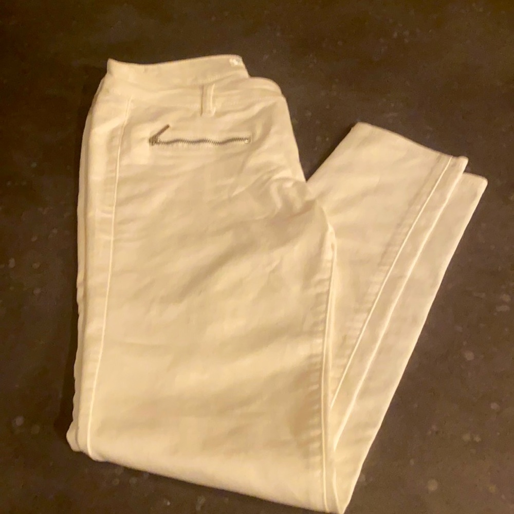 Size 9 Women’s BNWOT white jeans. Straight leg/ stretchy